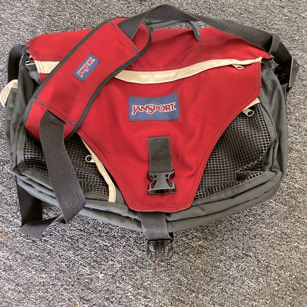 Jansport Laptop Messenger Bag. Red/Black 19x15 Padded w/2 Zippers